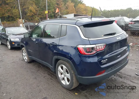 2021 Jeep Compass Latitude 4X4 z USA, uszkodzony, nr VIN 3C4NJDBB5MT540400